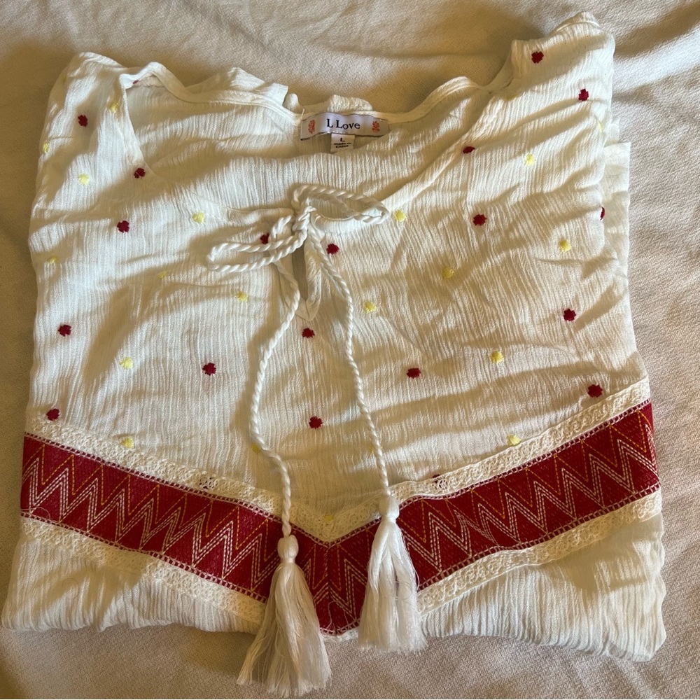 Womans off white v neck entro shirt. Size Large.
